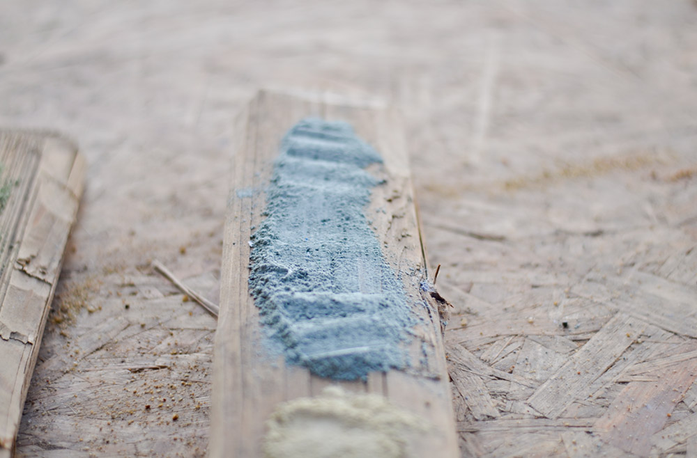 Bild 1 von Lehmfarbe Azul Imperial samtrau (Blaugrau)  / (Menge) 0,25 kg